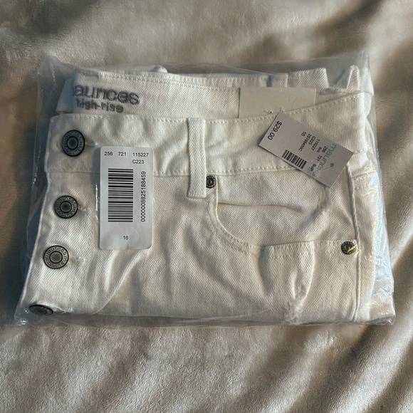NWT Maurice’s white high rise 4 button shorts size 16 - Picture 1 of 3